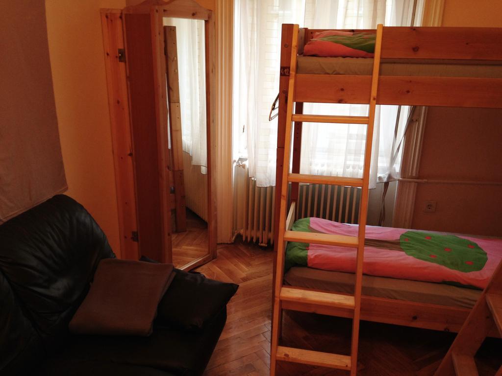 Yolo Hostel Budapest Zimmer foto